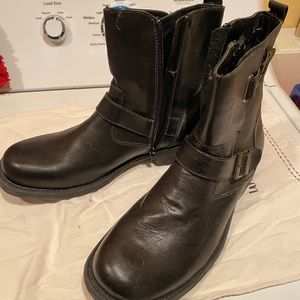 Steve Madden men’s boots.